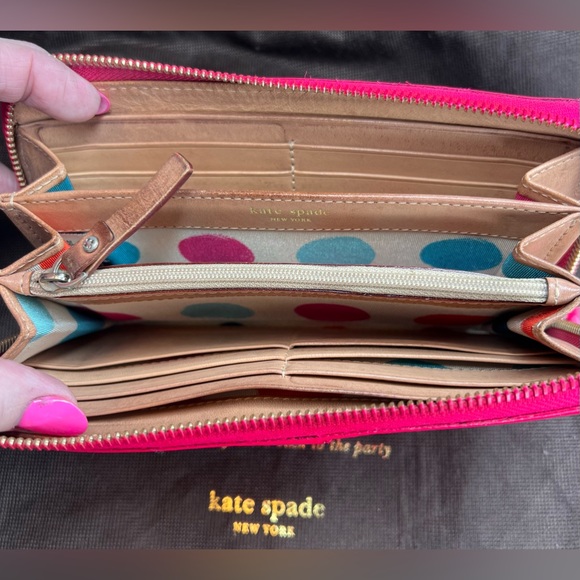 Authentic Kate Spade zippy wallet - Picture 6 of 6